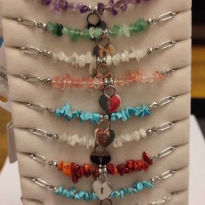 Bracelet argenté avec pierres et pendentif cœur (x12)