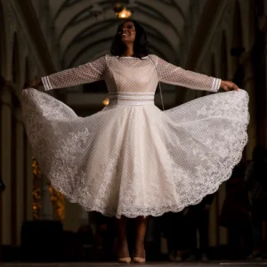 Elégante robe de cocktail en dentelle